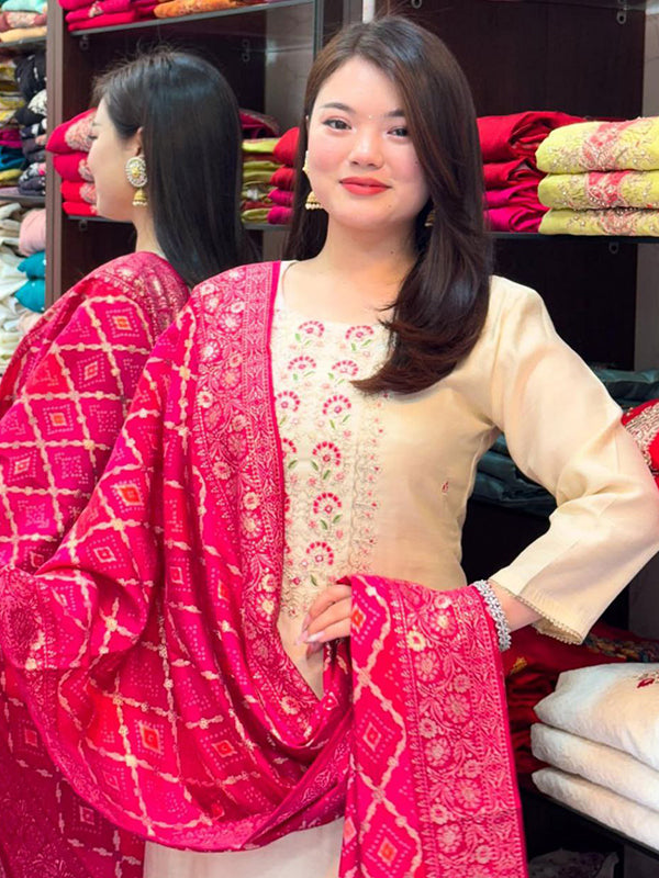 Off White Banana Silk Kurti Pant With Pink Bandhej Dupatta