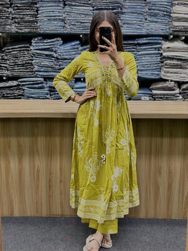 Green Floral Printed Flared Cotton Kurti Pant & Dupatta