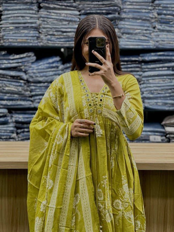 Green Floral Printed Flared Cotton Kurti Pant & Dupatta