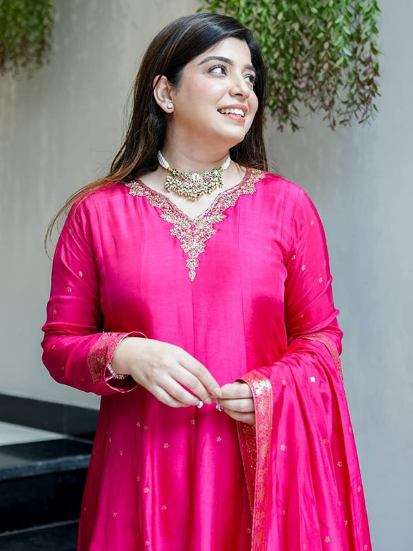Pink Handwork Neck Maslin Banarasi Zari Weaving Kurti Pant With Dupatta