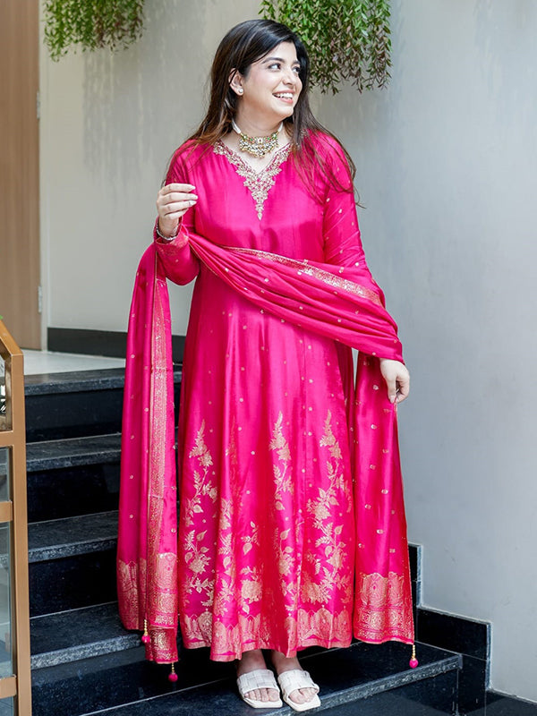 Pink Handwork Neck Maslin Banarasi Zari Weaving Kurti Pant With Dupatta