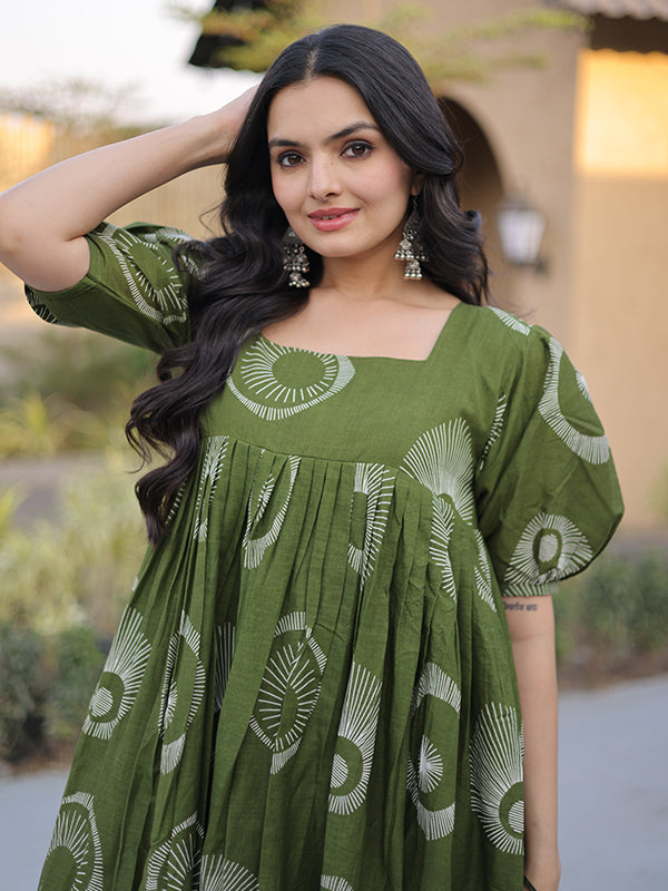 Green Square Neck Printed Cotton Flared Kurti