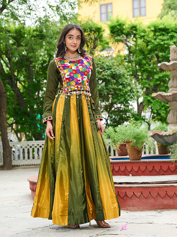 Green Kutchi Gamthi Embroidered Work Blouse With Chinnon Lehenga