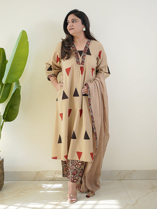 Beige Kalamkari Print Cotton Kurti Pant & Dupatta