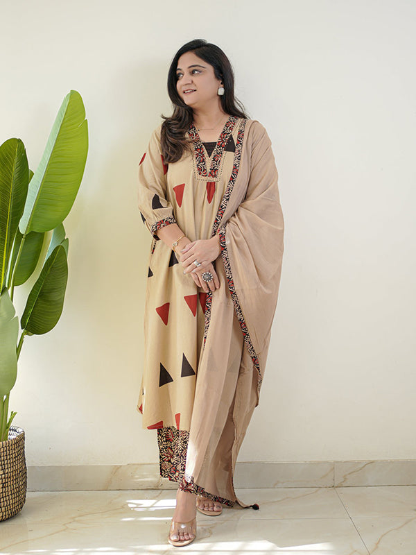Beige Kalamkari Print Cotton Kurti Pant & Dupatta