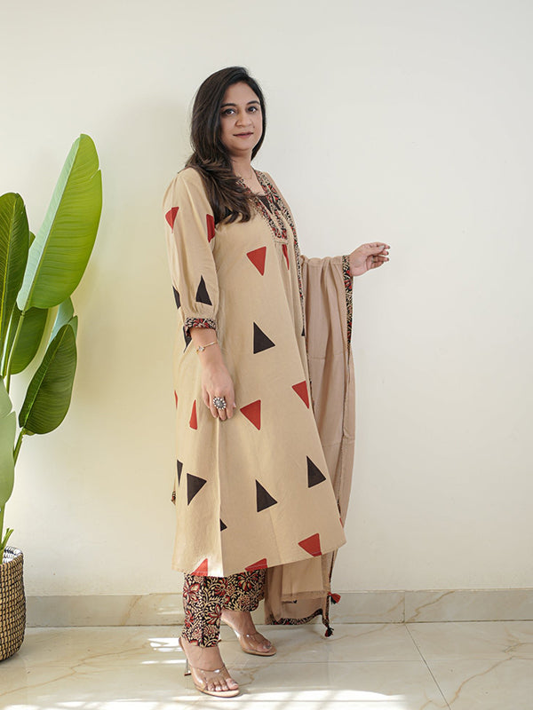 Beige Kalamkari Print Cotton Kurti Pant & Dupatta