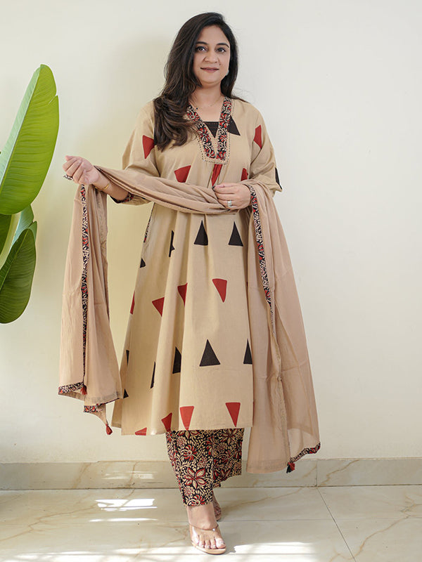 Beige Kalamkari Print Cotton Kurti Pant & Dupatta