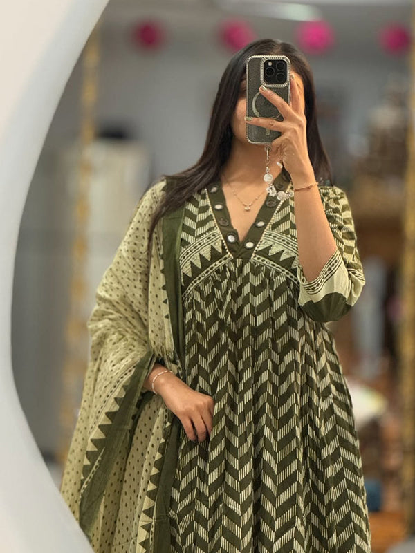 Green Cotton Embroidery Work Printed Kurti Pant With Dupatta