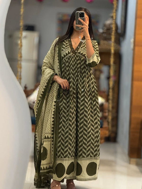 Green Cotton Embroidery Work Printed Kurti Pant With Dupatta