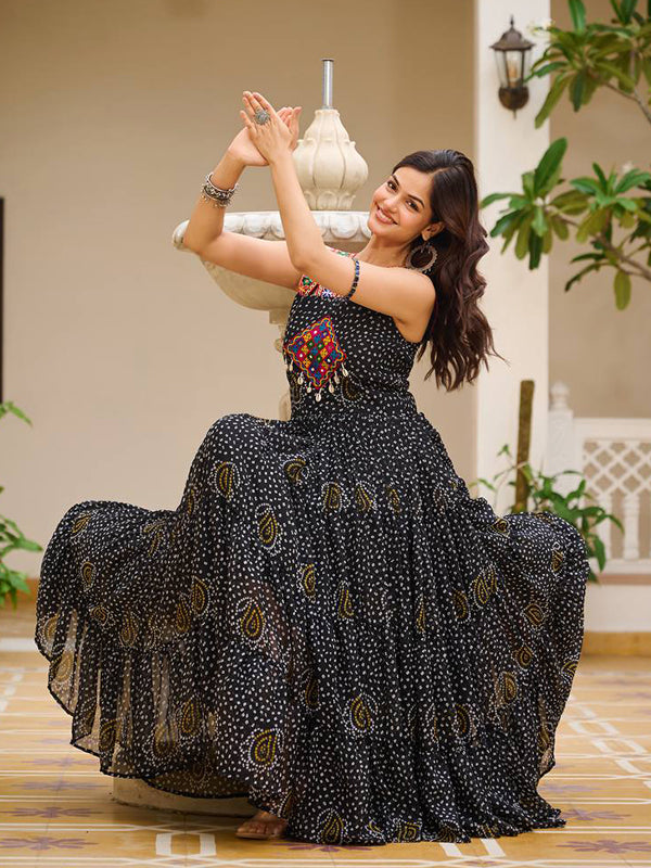 Black Sleeveless Gamathi Work Bandhani Printed Georgette Gown